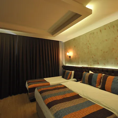 Retropera Hotell 2*