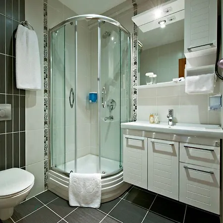 Retropera Hotell 2*