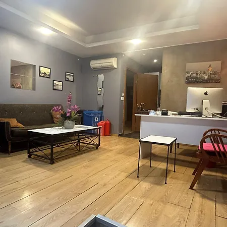 Retropera Hotell 2*
