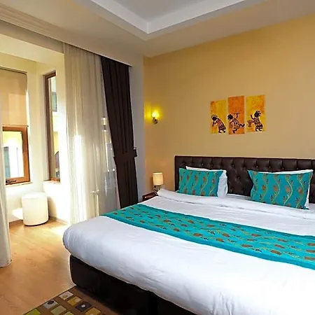 Retropera Hotel
