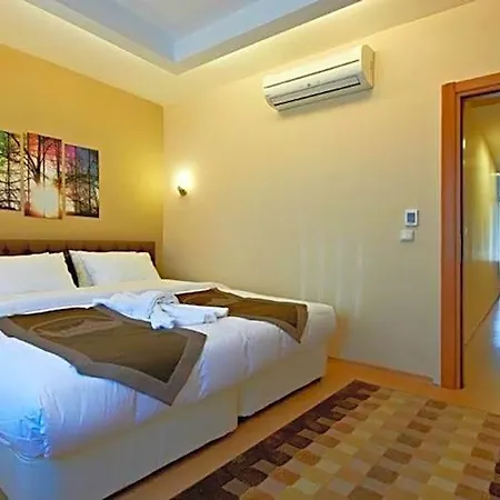 Retropera Hotel 2*