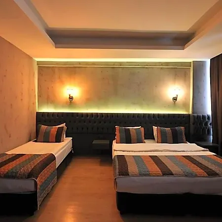 Retropera Hotel 2*