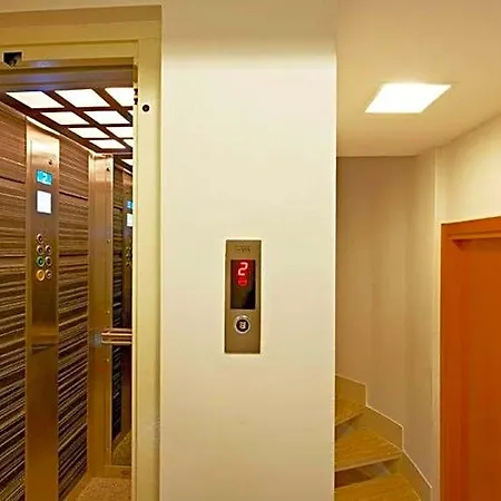 Retropera Hotel 2*