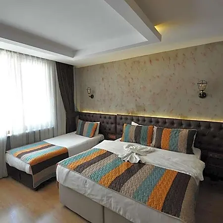 Retropera Hotel 2*