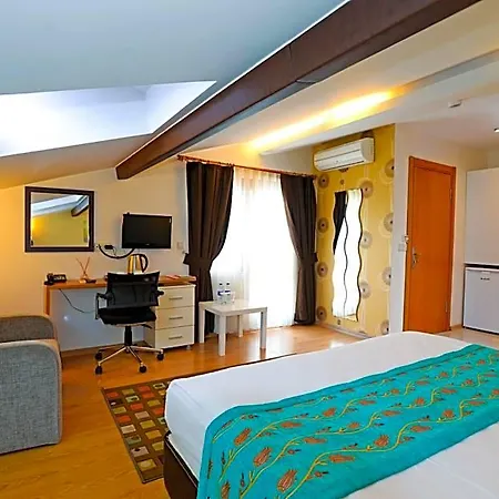 Retropera Hotel 2*