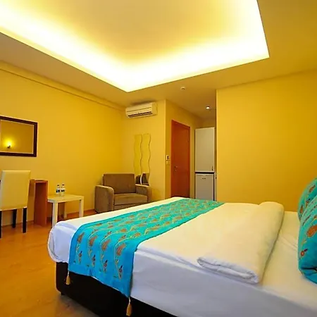 Retropera Hotel 2*