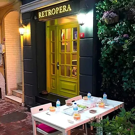Retropera Hotel