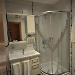 Retropera Hotel 2*