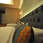 Hotel Retropera 2*