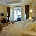 Retropera Hotel